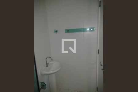 Banheiro  de apartamento para alugar com 2 quartos, 32m² em Vila Carmosina, São Paulo