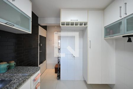 Cozinha de apartamento para alugar com 3 quartos, 206m² em Vila Sonia, São Paulo
