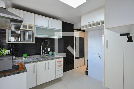 Cozinha de apartamento para alugar com 3 quartos, 206m² em Vila Sonia, São Paulo