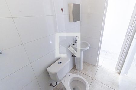 Banheiro de apartamento para alugar com 1 quarto, 30m² em Água Rasa, São Paulo