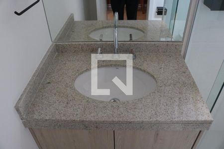 Banheiro de kitnet/studio para alugar com 1 quarto, 22m² em Perdizes, São Paulo