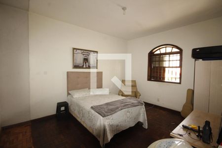 quarto 1 de casa à venda com 6 quartos, 280m² em Paraíso, Belo Horizonte