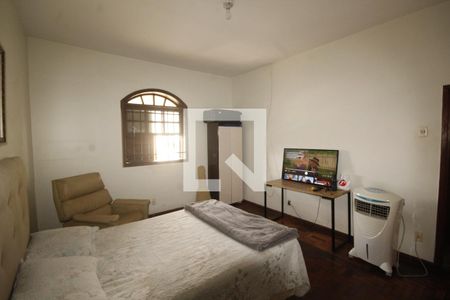 quarto 1 de casa à venda com 6 quartos, 280m² em Paraíso, Belo Horizonte