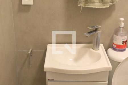 Banheiro de casa para alugar com 2 quartos, 80m² em Jardim Santa Paula, Cotia