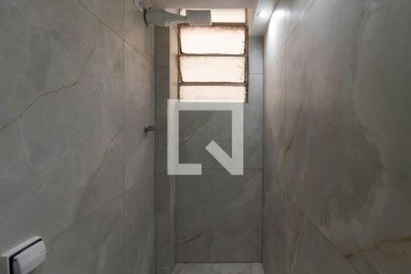 Banheiro de kitnet/studio para alugar com 1 quarto, 20m² em Água Branca, São Paulo