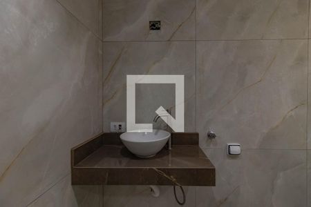 Banheiro de kitnet/studio para alugar com 1 quarto, 20m² em Água Branca, São Paulo