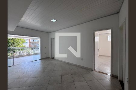 Sala (Segundo andar) de casa de condomínio para alugar com 4 quartos, 229m² em Vargem Pequena, Rio de Janeiro