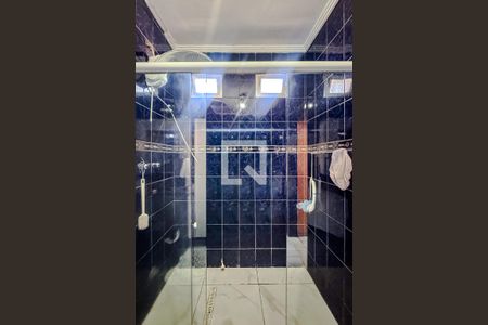 Banheiro da Suíte de casa para alugar com 5 quartos, 454m² em Vila Bertioga, São Paulo