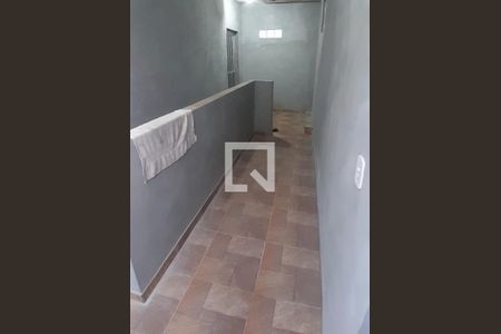 Corredor de casa para alugar com 2 quartos, 50m² em Inhoaíba, Rio de Janeiro