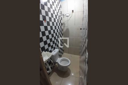 Banheiro de casa para alugar com 2 quartos, 50m² em Inhoaíba, Rio de Janeiro