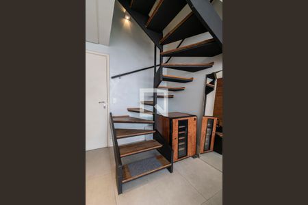 Escada de apartamento para alugar com 1 quarto, 45m² em Vila Nova Conceição, São Paulo
