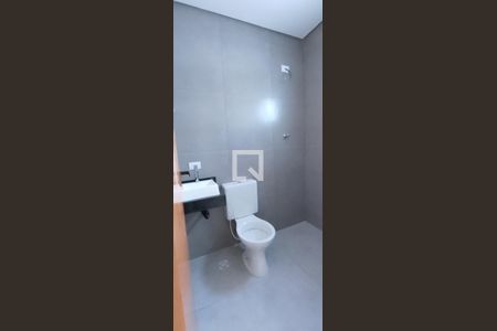 Banheiro da Suite 1 de casa à venda com 2 quartos, 130m² em Vila Scarpelli, Santo André