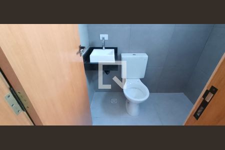 Banheiro da Suite 1 de casa à venda com 2 quartos, 130m² em Vila Scarpelli, Santo André