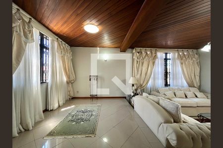 Sala 1 de casa para alugar com 6 quartos, 374m² em Jardim Atlântico, Florianópolis