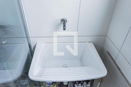 Sala, cozinha e área de serviço de apartamento para alugar com 2 quartos, 40m² em Vila Barreto, São Paulo