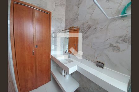 Banheiro de apartamento para alugar com 1 quarto, 37m² em Centro, São Vicente