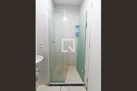 Banheiro de kitnet/studio para alugar com 1 quarto, 25m² em Vila Mira, São Paulo