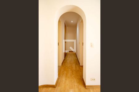 Corredor  de apartamento para alugar com 3 quartos, 93m² em Jardim Londrina, São Paulo