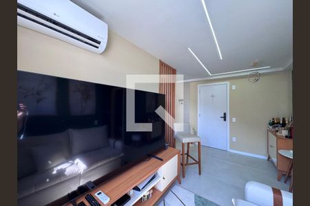 Sala de apartamento à venda com 2 quartos, 50m² em Barra da Tijuca, Rio de Janeiro