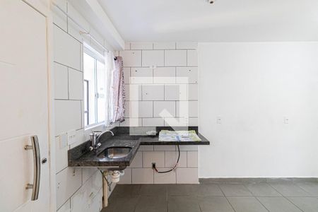 Sala/Cozinha/Área de Serviço  de apartamento para alugar com 2 quartos, 35m² em Jardim Maringa, São Paulo