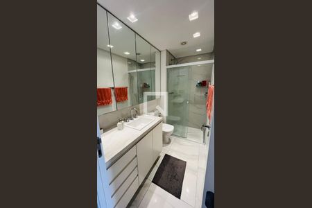 Banheiro de apartamento à venda com 2 quartos, 51m² em Barra Funda, São Paulo