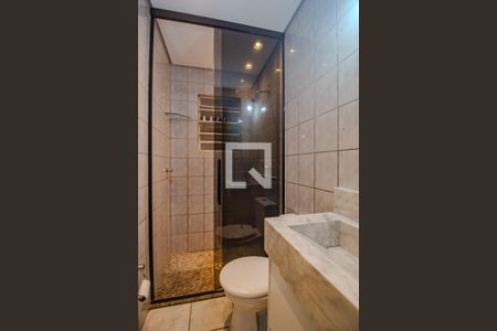 Banheiro de casa de condomínio para alugar com 2 quartos, 56m² em Vila Nova, Porto Alegre