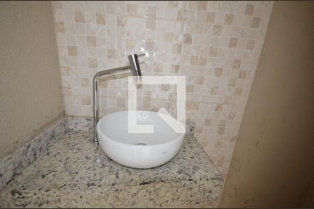 Lavabo de casa para alugar com 2 quartos, 80m² em Marechal Hermes, Rio de Janeiro