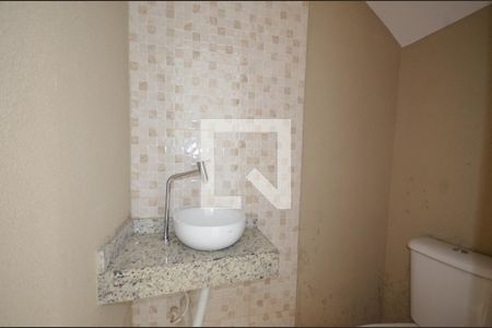 Lavabo de casa para alugar com 2 quartos, 80m² em Marechal Hermes, Rio de Janeiro