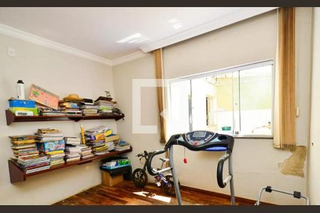 Casa para alugar com 5 quartos, 300m² em Sagrada Família, Belo Horizonte