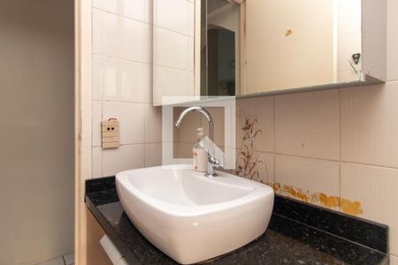 Banheiro de apartamento à venda com 2 quartos, 66m² em Partenon, Porto Alegre