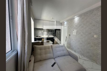 Sala de apartamento para alugar com 2 quartos, 53m² em Jardim Tupanci, Barueri