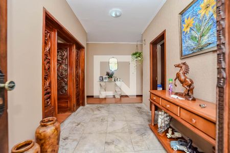 Hall de entrada de casa para alugar com 4 quartos, 390m² em Jardim Lindóia, Porto Alegre