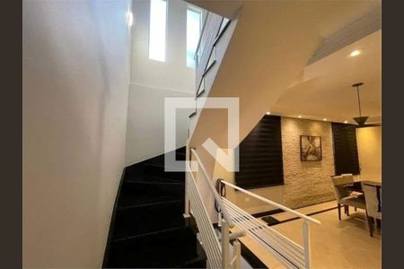 Escada de casa à venda com 4 quartos, 300m² em Vila Mariza Mazzei, São Paulo