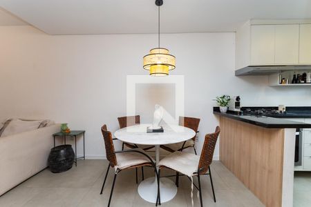 Sala de casa de condomínio para alugar com 2 quartos, 154m² em Vila Ipojuca, São Paulo