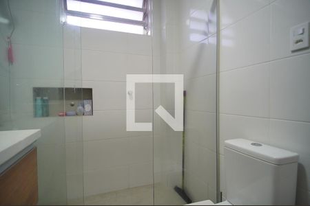 Banheiro de apartamento à venda com 1 quarto, 51m² em Centro, São Leopoldo