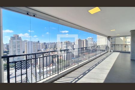 Varanda  de apartamento à venda com 4 quartos, 224m² em Vila Romana, São Paulo