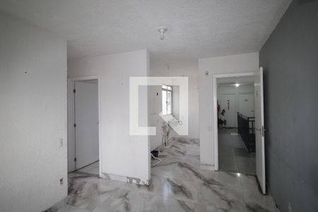 Sala de apartamento para alugar com 2 quartos, 45m² em Mário Quintana, Porto Alegre