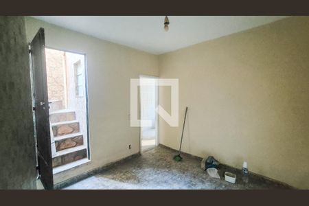 Quarto 1 de casa para alugar com 2 quartos, 90m² em Cordovil, Rio de Janeiro