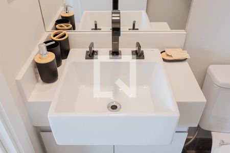 Banheiro de apartamento para alugar com 1 quarto, 25m² em Pinheiros, São Paulo