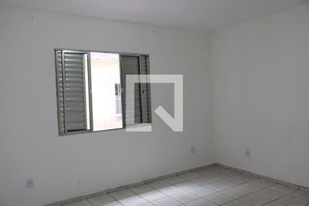 Quarto de casa para alugar com 1 quarto, 130m² em Parque dos Bancarios, São Paulo