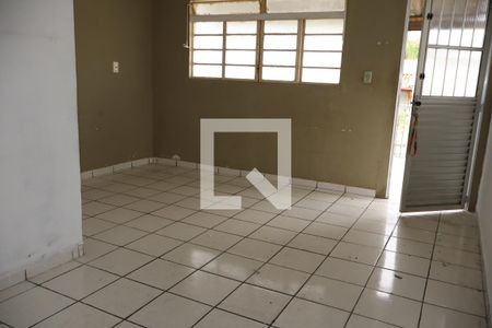 Sala de casa para alugar com 1 quarto, 130m² em Parque dos Bancarios, São Paulo