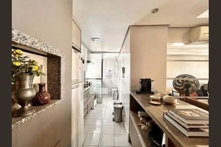Cozinha de apartamento para alugar com 2 quartos, 70m² em Passo d’Areia, Porto Alegre