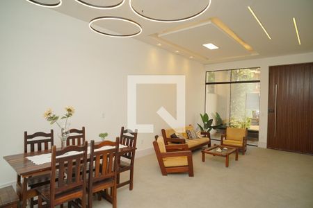 Sala de casa de condomínio para alugar com 3 quartos, 360m² em Ponta Grossa, Maricá