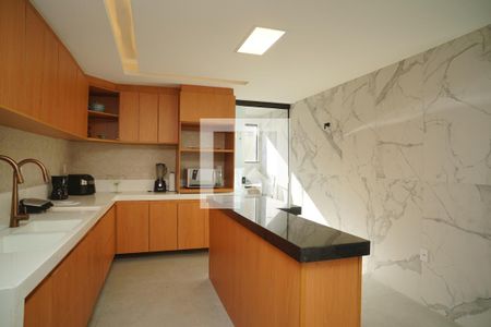 Cozinha de casa de condomínio para alugar com 3 quartos, 360m² em Ponta Grossa, Maricá