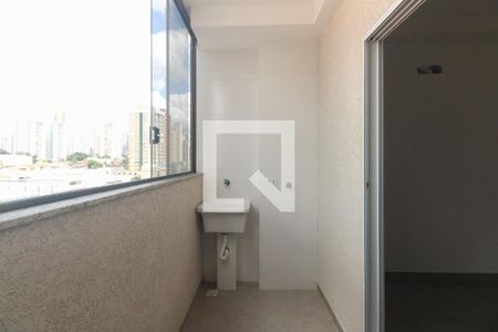 Varanda e Área de Serviço  de apartamento para alugar com 2 quartos, 45m² em Vila Gomes Cardim, São Paulo