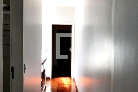 CORREDOR INTERNO de casa à venda com 3 quartos, 121m² em Centro, Osasco