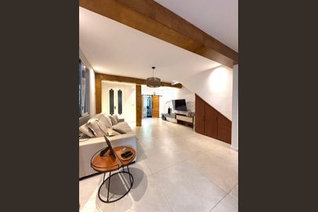 Sala de casa à venda com 4 quartos, 170m² em Tijuca, Rio de Janeiro