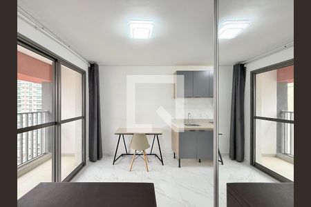 Quarto  de kitnet/studio para alugar com 1 quarto, 27m² em Santo Amaro, São Paulo