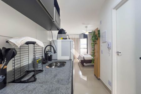 Cozinha de kitnet/studio para alugar com 1 quarto, 24m² em Liberdade, São Paulo