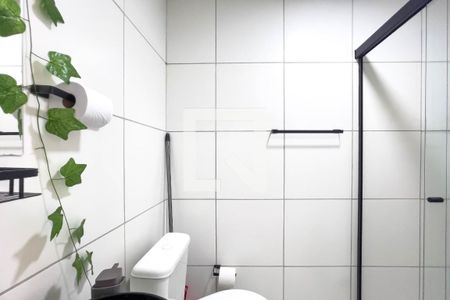Banheiro de kitnet/studio para alugar com 1 quarto, 24m² em Liberdade, São Paulo